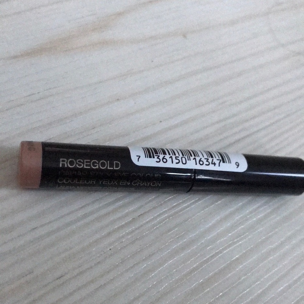 Rose gold cream eyeshadow